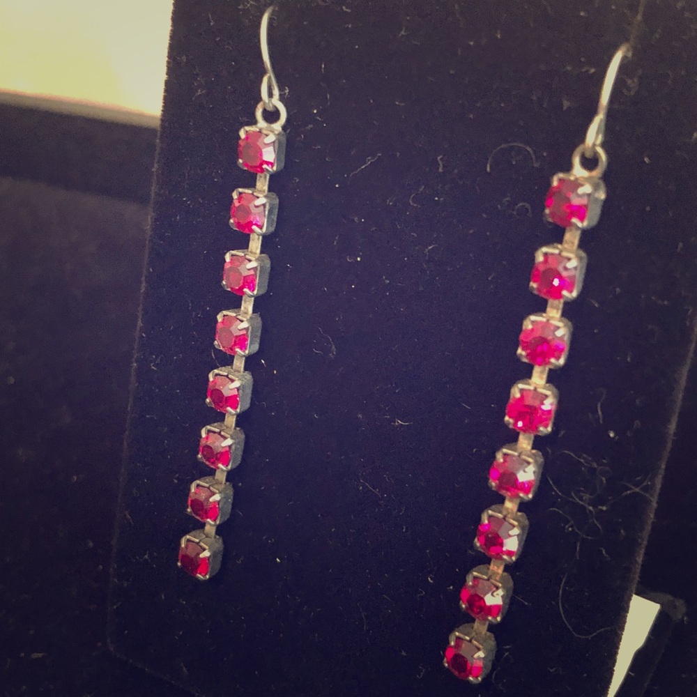 4/$16 Red drop earrings